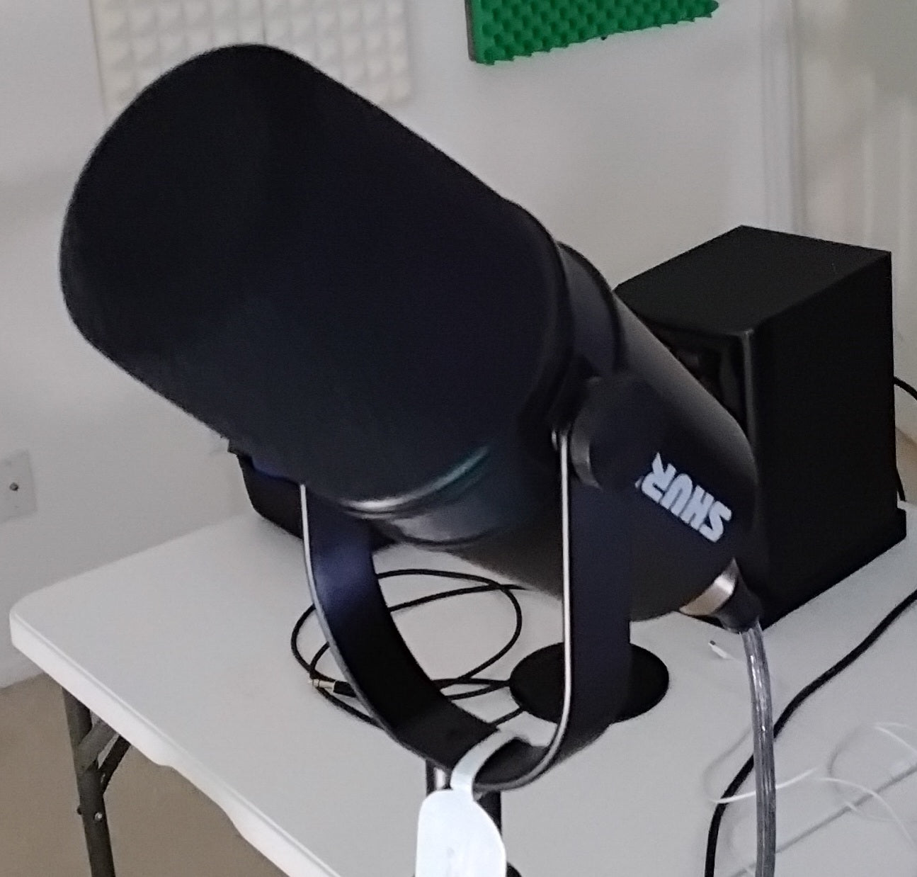 Shure dynamic microphone MV7X review.