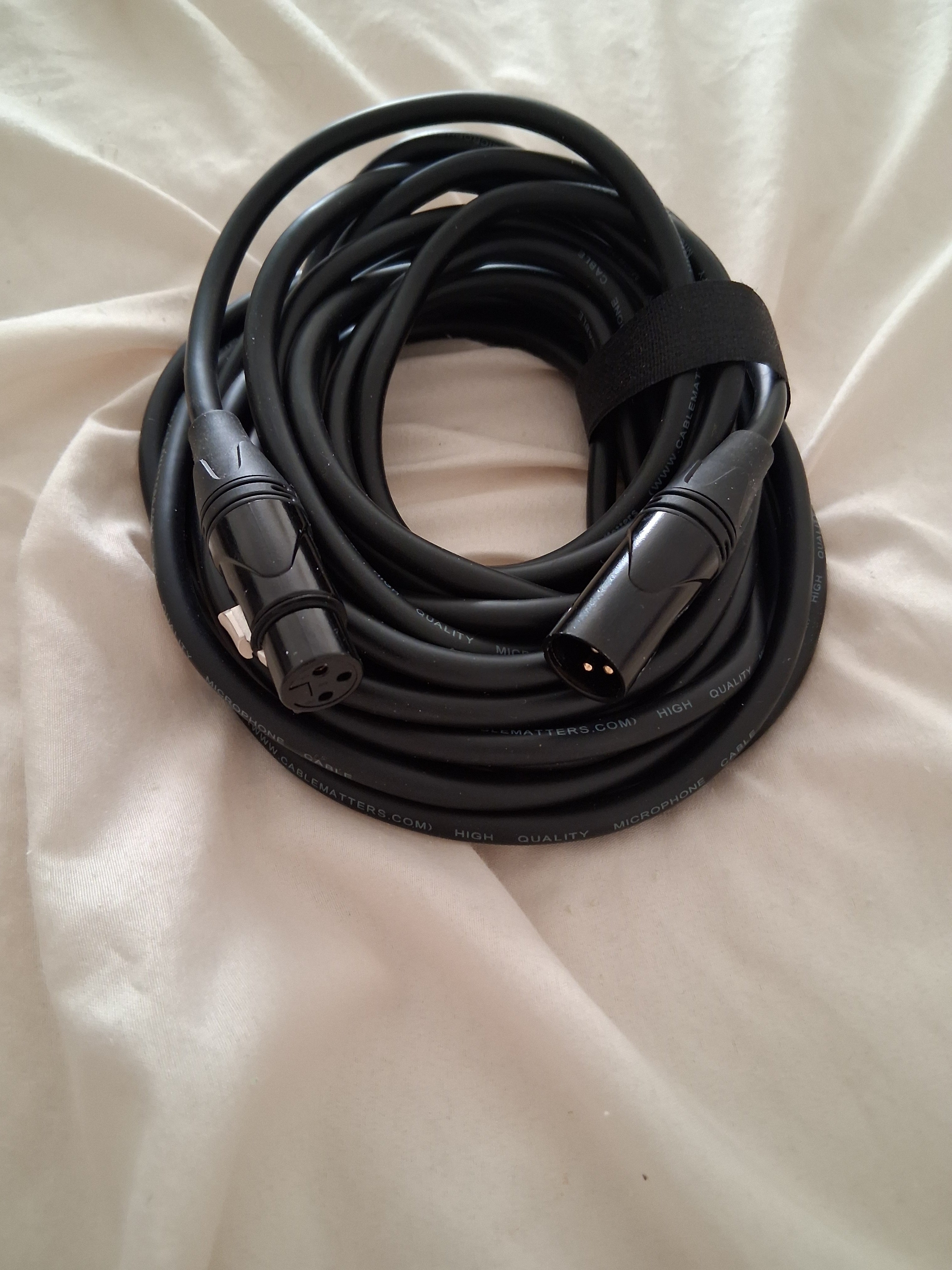 Cable de audio XLR de alta calidad de 20 pies de macho a hembra, ligeramente usado.