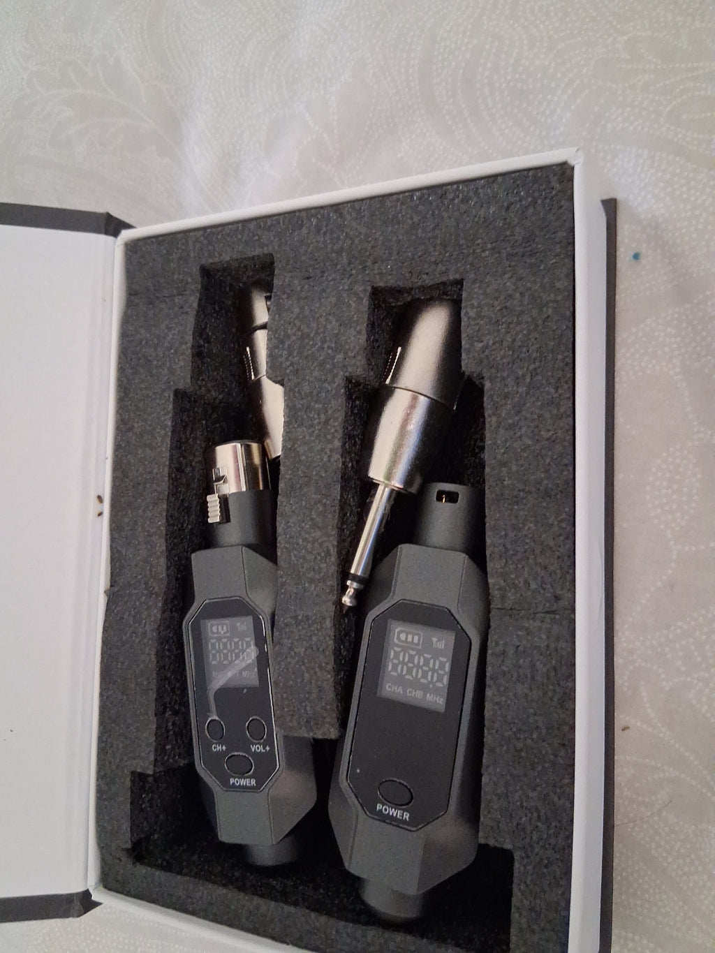 UHF wireless microphone connector