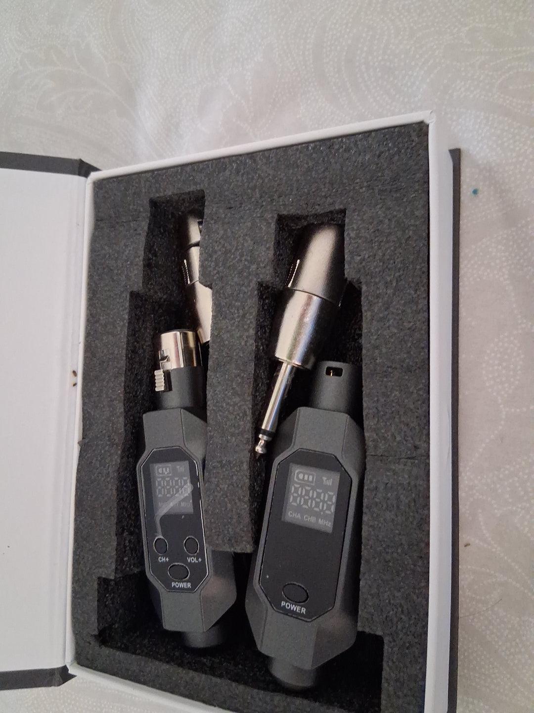 UHF wireless microphone connector