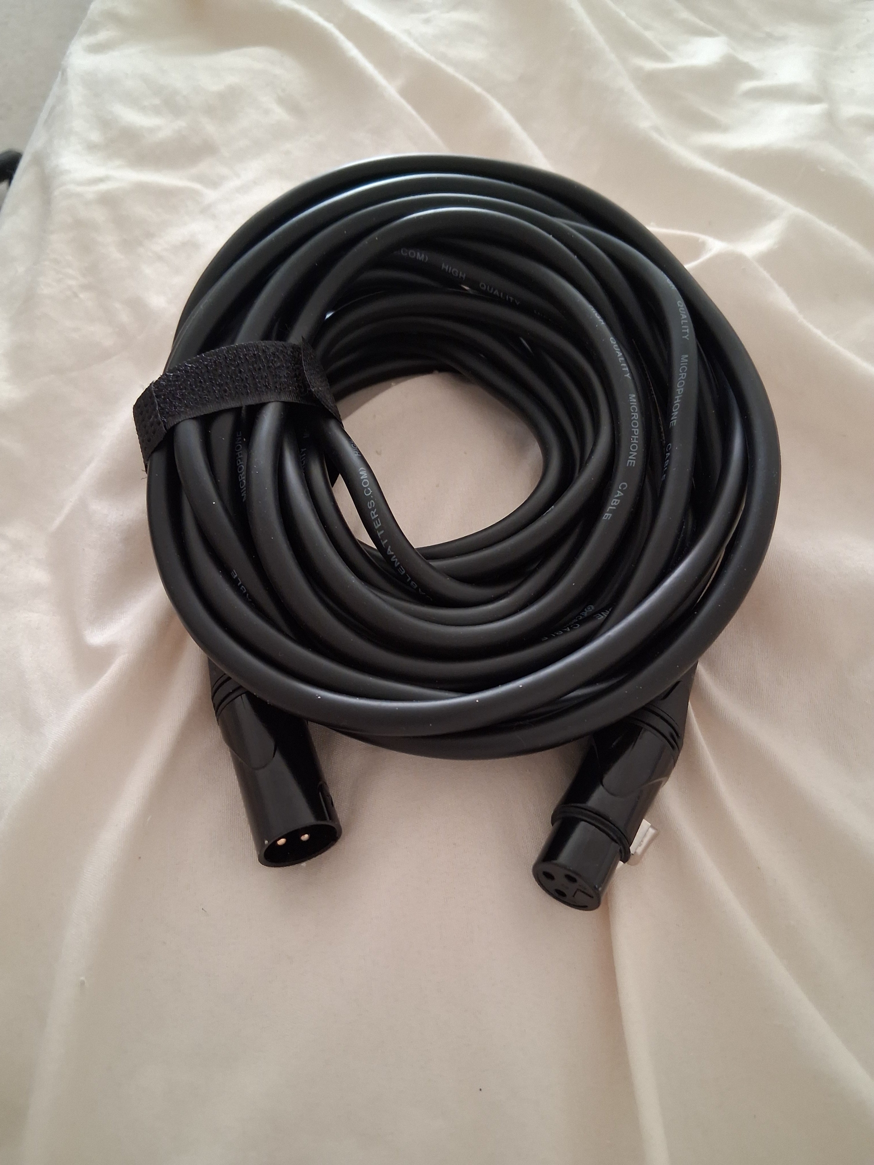 Cable de audio XLR de alta calidad de 20 pies de macho a hembra, ligeramente usado.